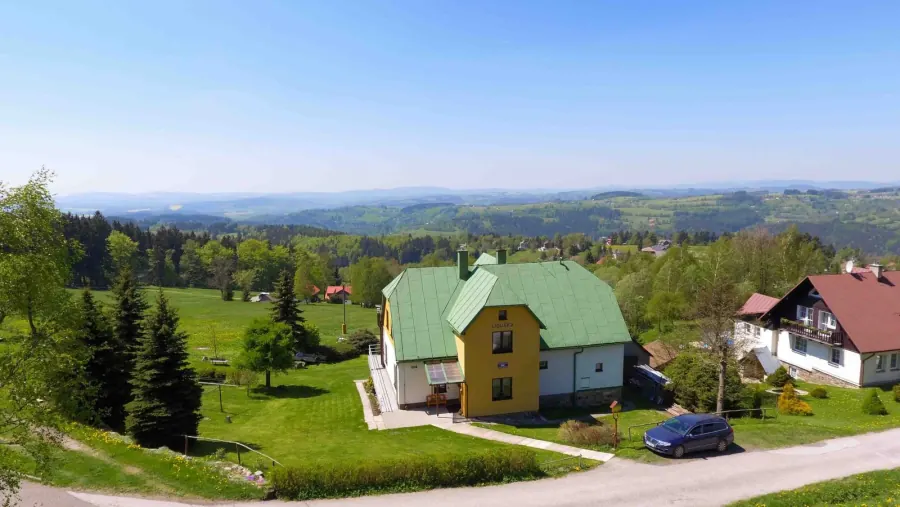 Krajina kolem penzionu shora