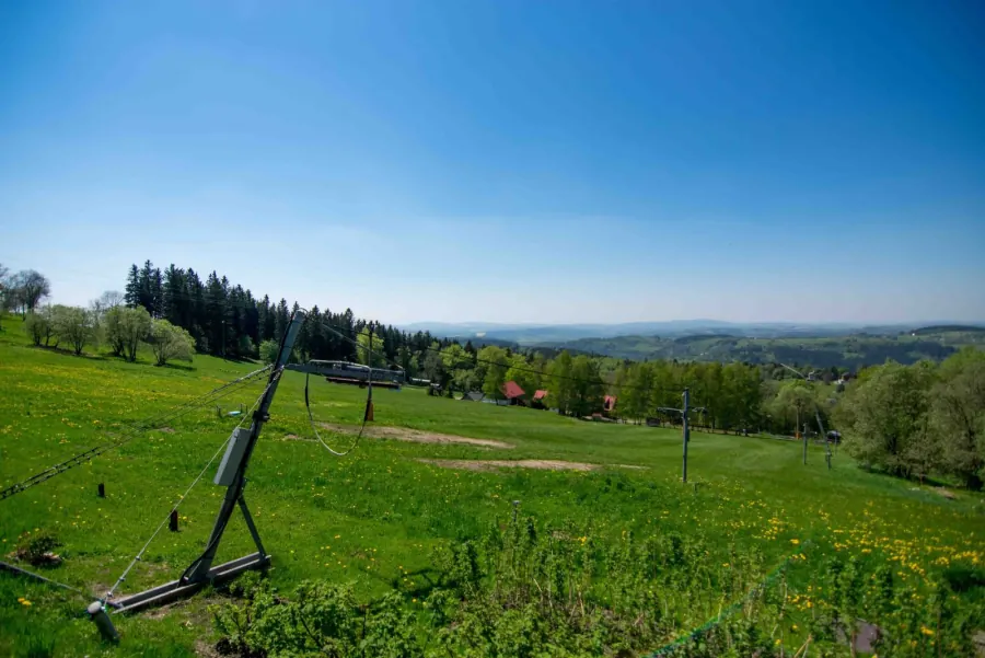 Otevřená krajina pod penzionem